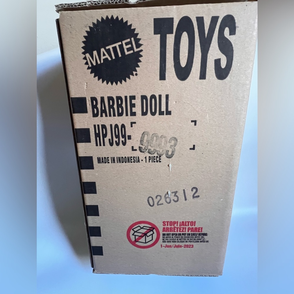 NWT Barbie the Movie 2023 in disco outfit. HPJ99-9993